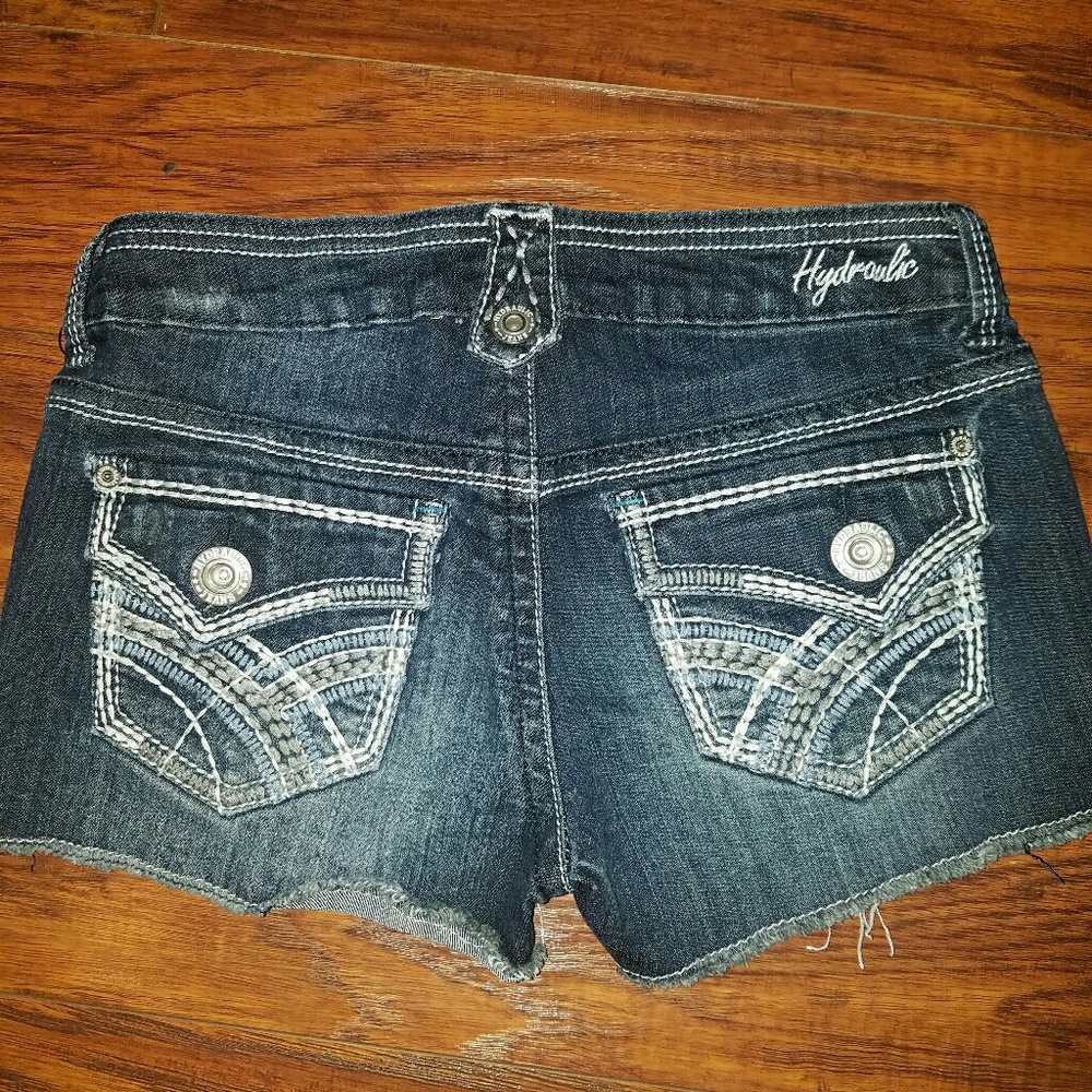 Hydraulic shorts